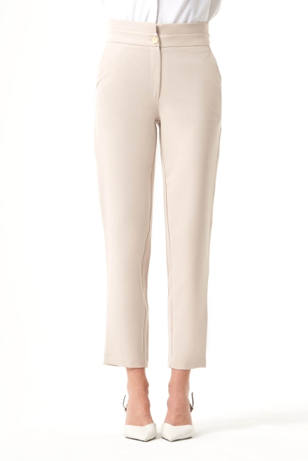 Mizalle - Mizalle Bel Detaylı Klasik Kısa Paça Bej Kumaş Pantolon Mizalle - Mizalle Bel Detaylı Klasik Kısa Paça Bej Kumaş Pantolon