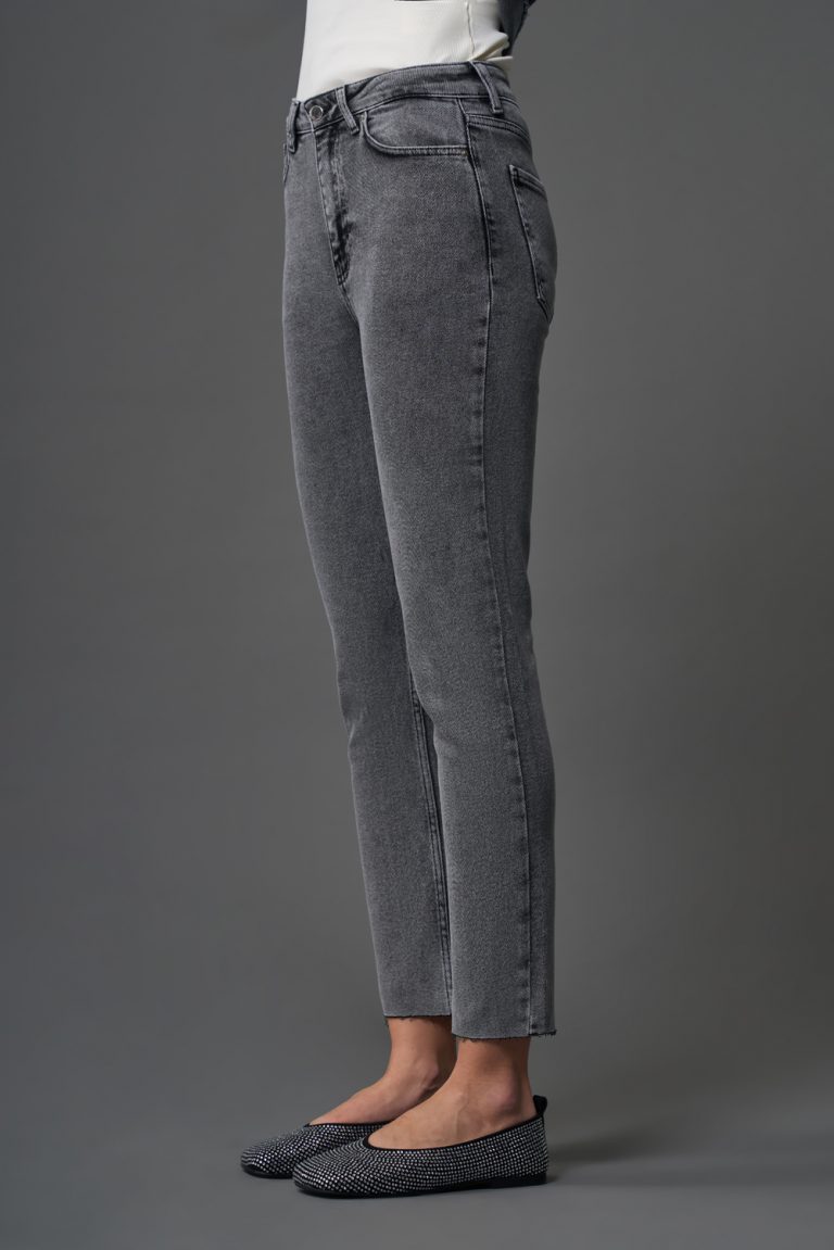 Mizalle Dar Kesim Kesik Paçalı Mom Fit Gri Denim Pantolon - Mizalle