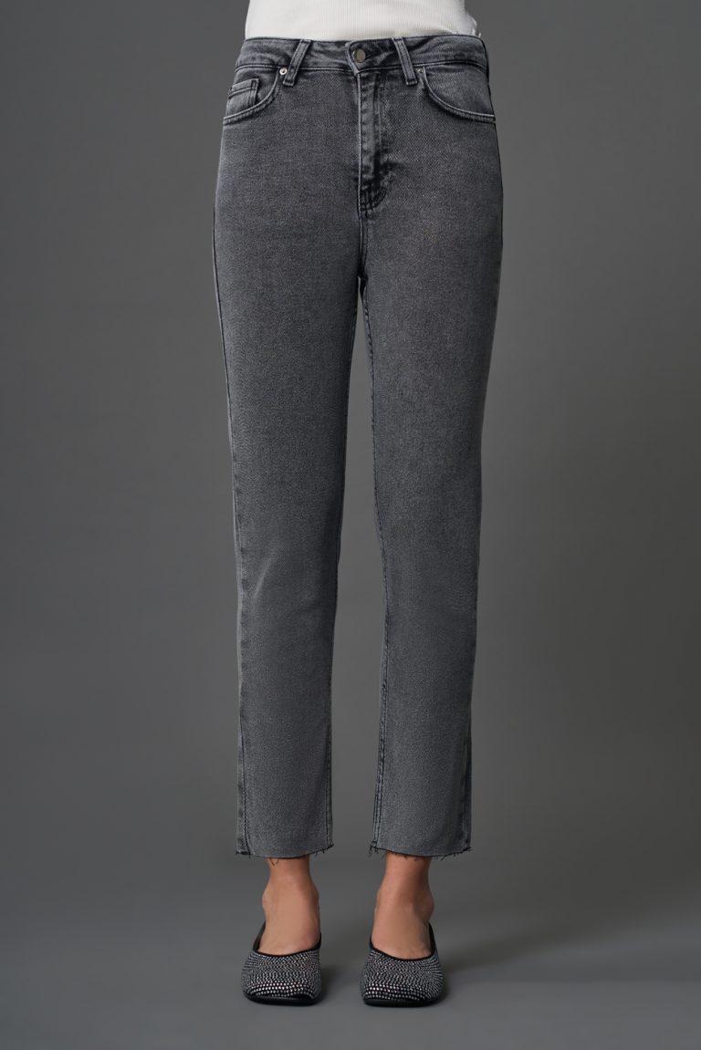 Mizalle Dar Kesim Kesik Paçalı Mom Fit Gri Denim Pantolon - Mizalle