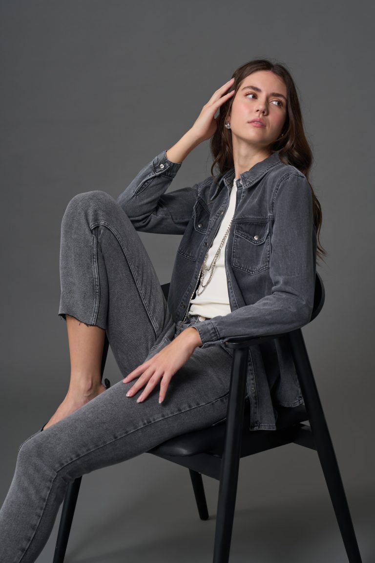 Mizalle Dar Kesim Kesik Paçalı Mom Fit Gri Denim Pantolon - Mizalle