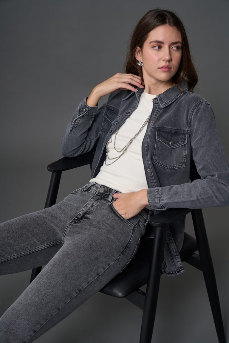 Mizalle Dar Kesim Kesik Paçalı Mom Fit Gri Denim Pantolon - Mizalle