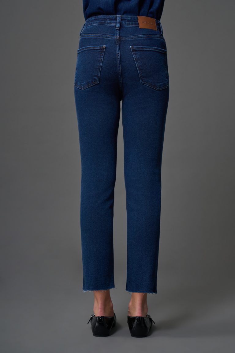 Mizalle Dar Kesim Kesik Paçalı Mom Fit İndigo Mavi Denim Pantolon - Mizalle