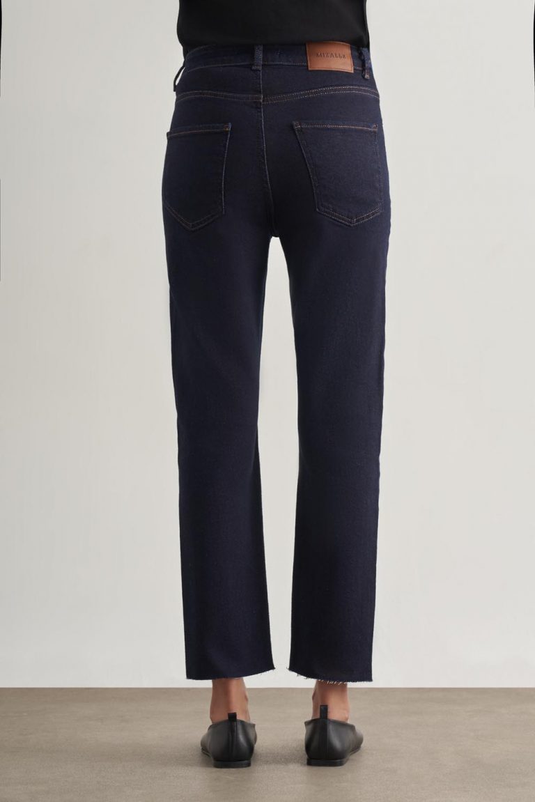 Mizalle Dar Kesim Kesik Paçalı Mom Fit Lacivert Denim Pantolon - Mizalle