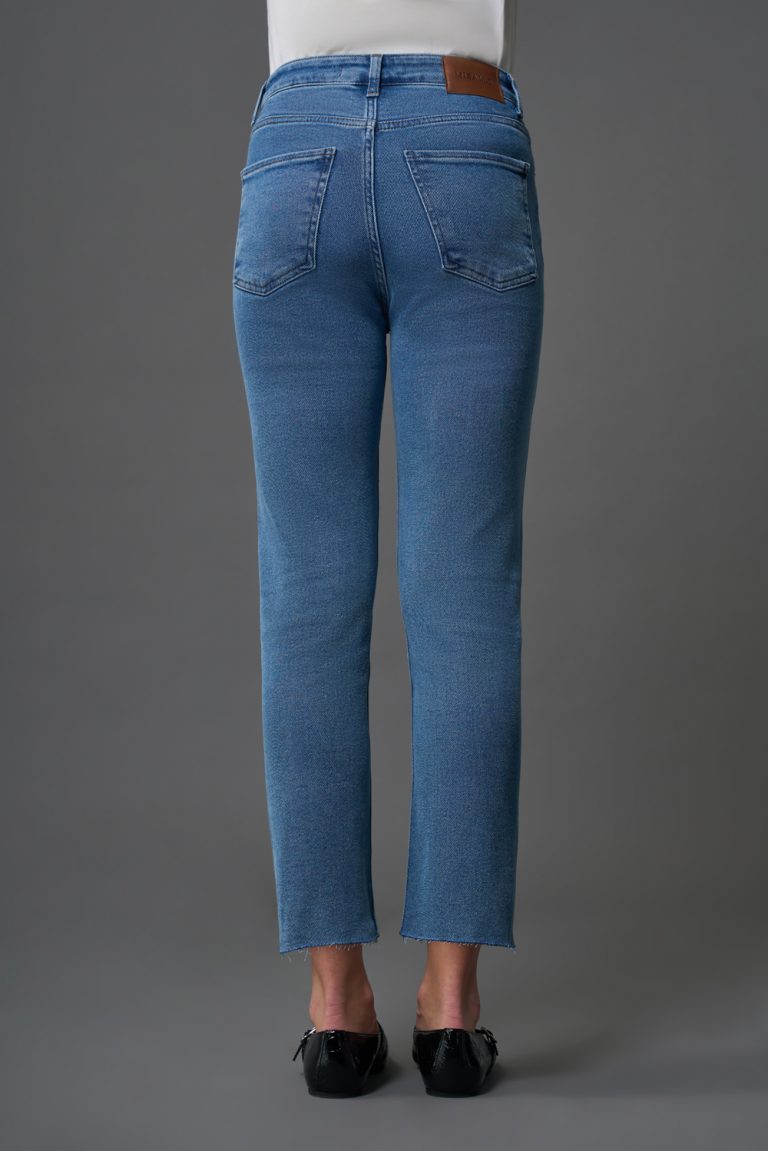 Mizalle Dar Kesim Kesik Paçalı Mom Fit Mavi Denim Pantolon - Mizalle
