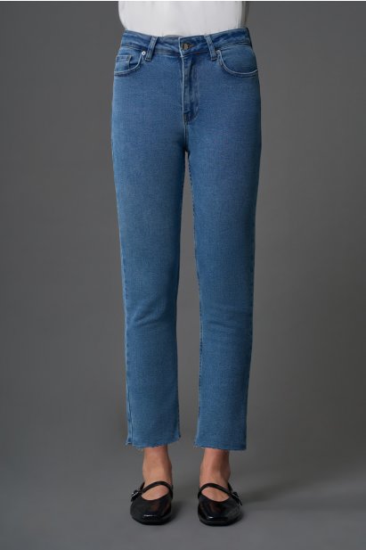 Mizalle Dar Kesim Kesik Paçalı Mom Fit Mavi Denim Pantolon - Mizalle