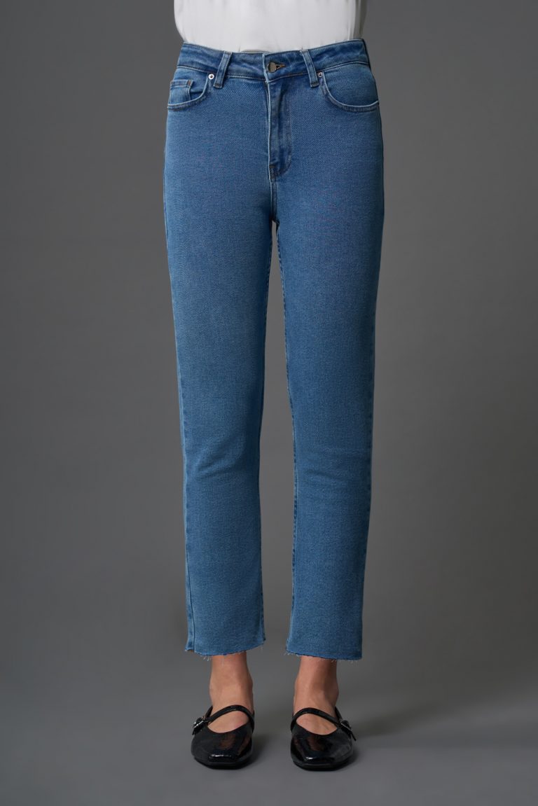 Mizalle Dar Kesim Kesik Paçalı Mom Fit Mavi Denim Pantolon - Mizalle