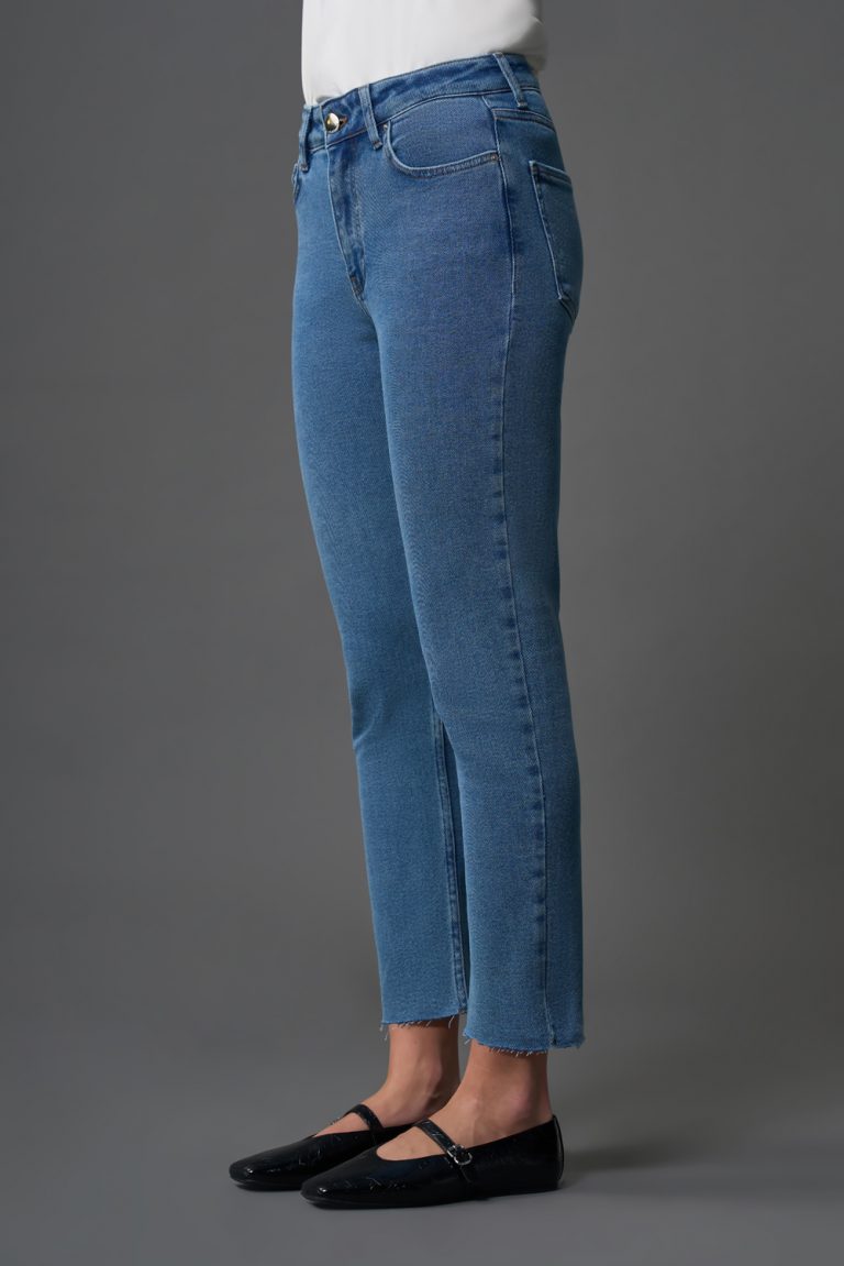 Mizalle Dar Kesim Kesik Paçalı Mom Fit Mavi Denim Pantolon - Mizalle