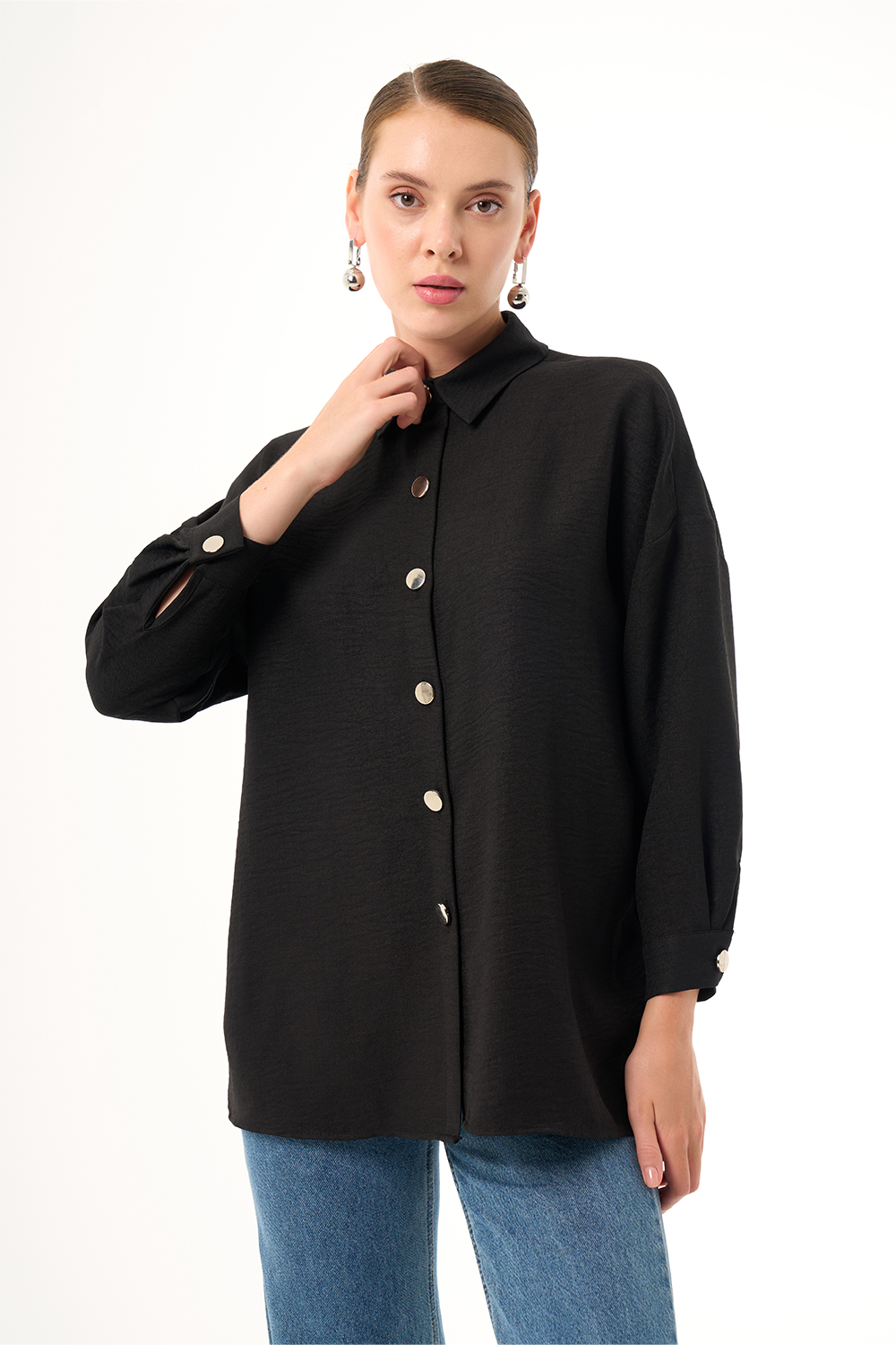 Mizalle - Mizalle Keten Dokulu Oversize Siyah Gömlek Mizalle - Mizalle Keten Dokulu Oversize Siyah Gömlek