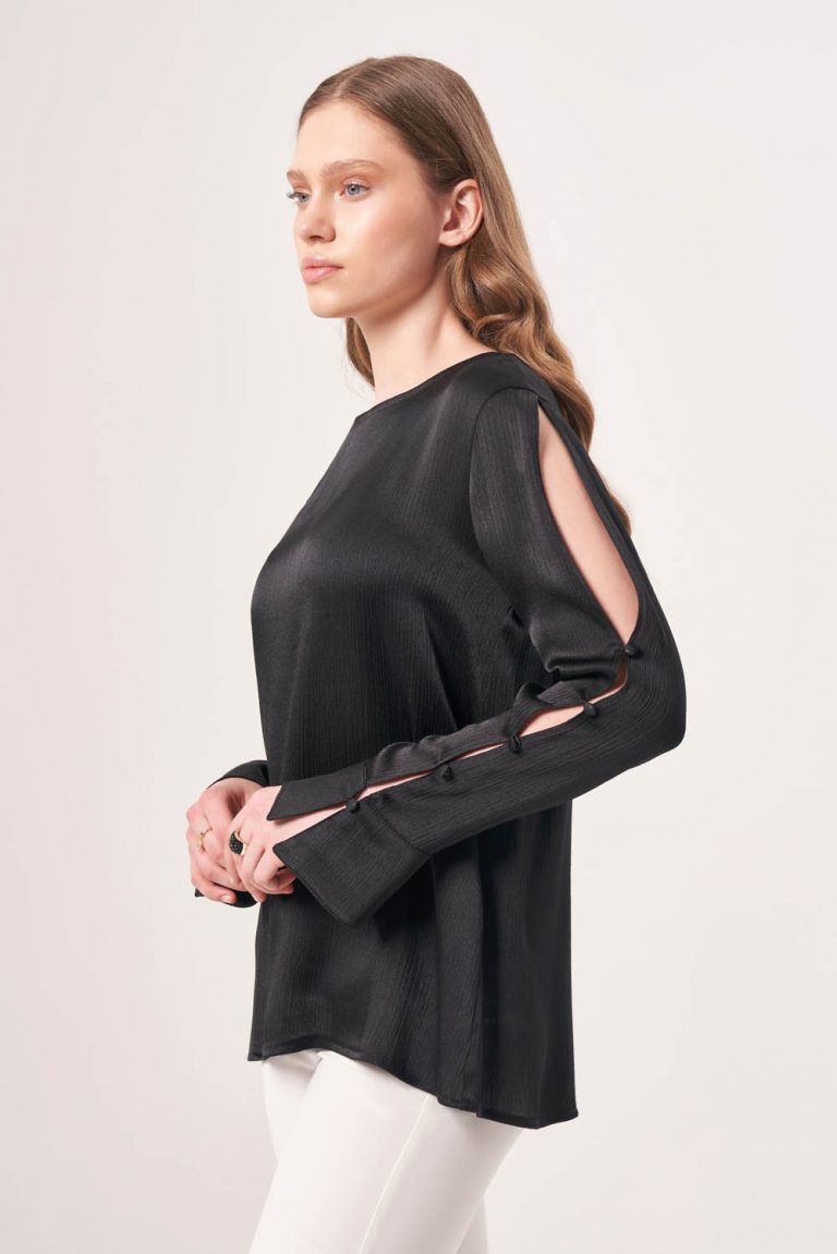 Mizalle Kol Detaylı Yuvarlak Yaka Siyah Şifon Bluz - Mizalle