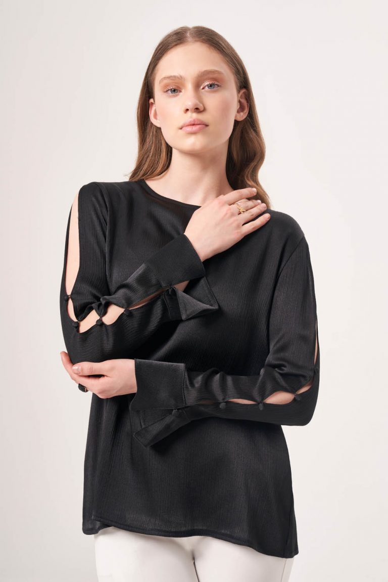 Mizalle Kol Detaylı Yuvarlak Yaka Siyah Şifon Bluz - Mizalle