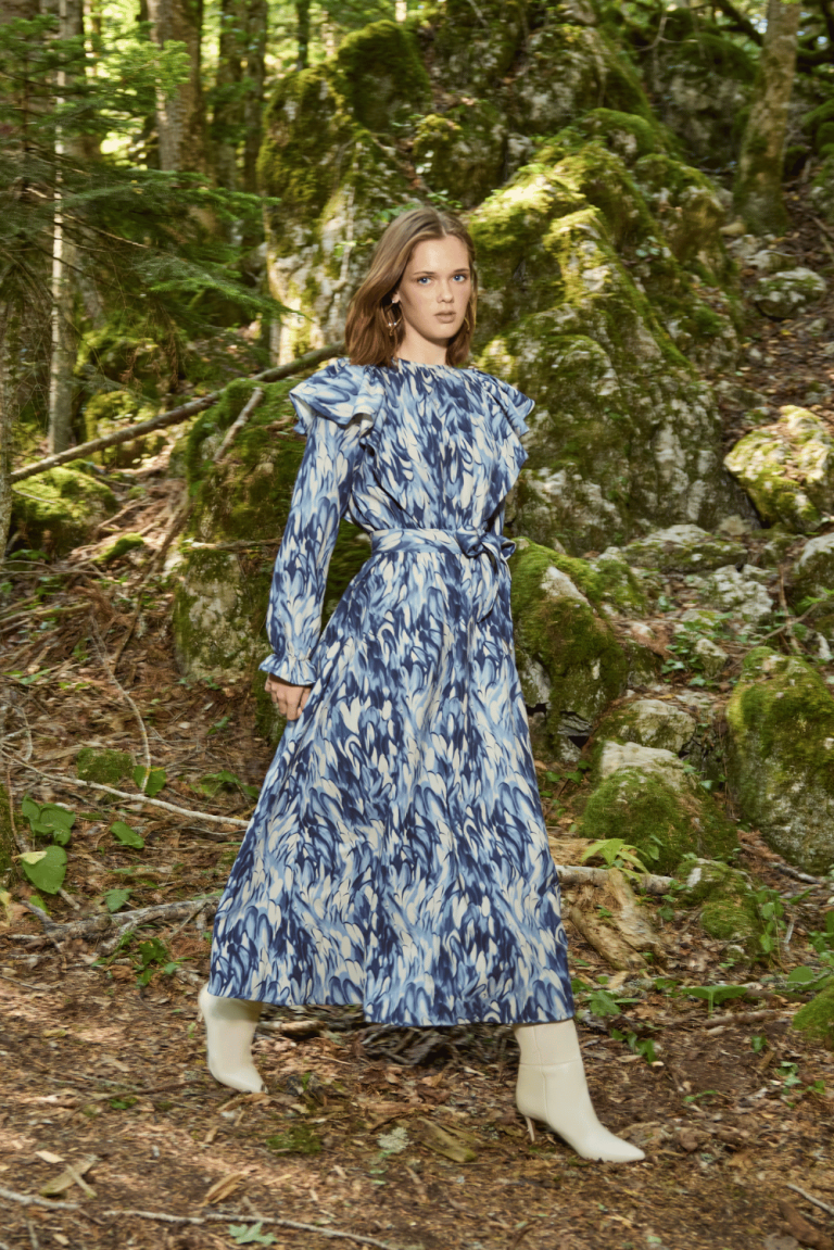 Mizalle Volan Detaylı Mavi Desenli Uzun Kollu Maksi Elbise - Mizalle