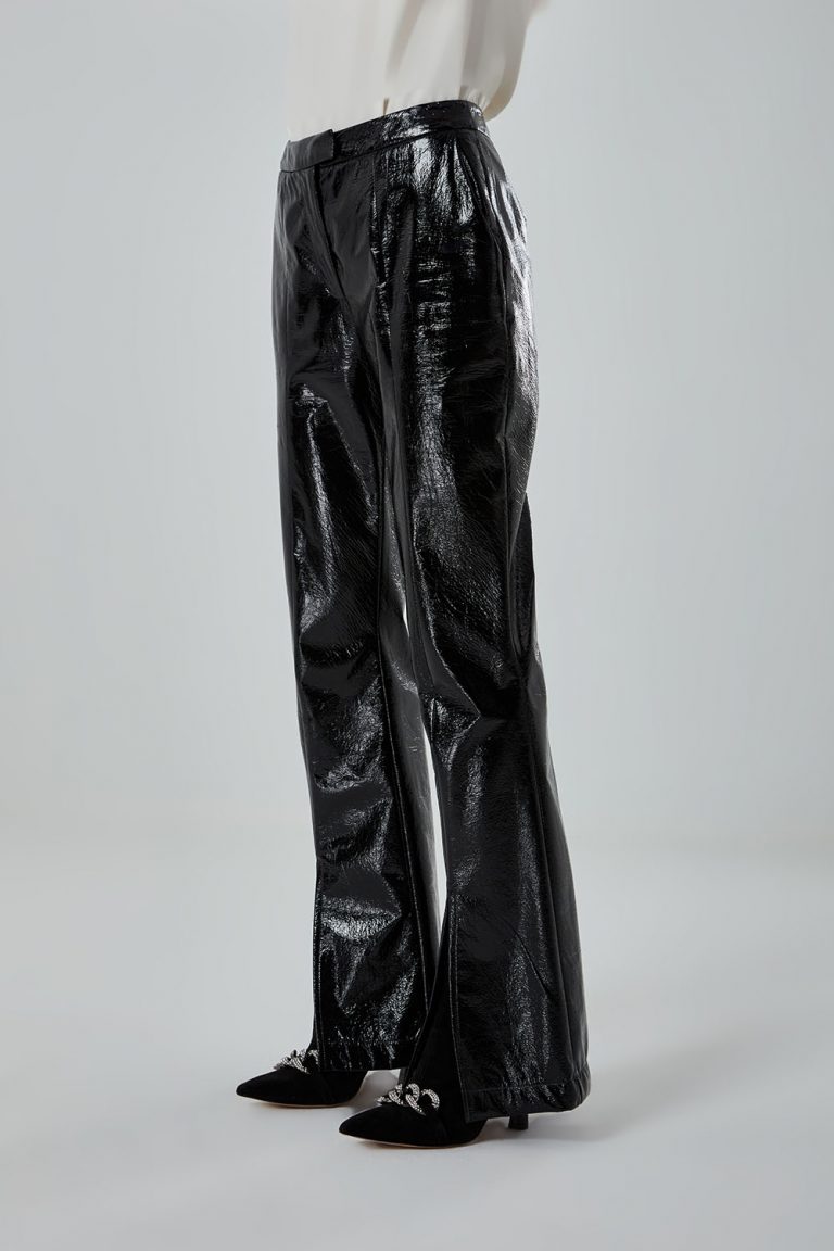 Mizalle Parlak Deri Görünümlü Flare Paça Siyah Pantolon - Mizalle