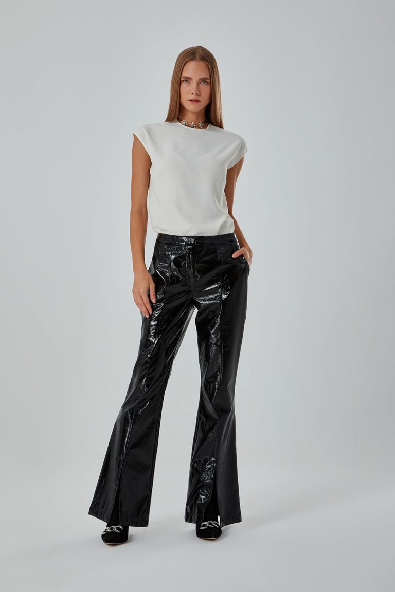 Mizalle Parlak Deri Görünümlü Flare Paça Siyah Pantolon - Mizalle