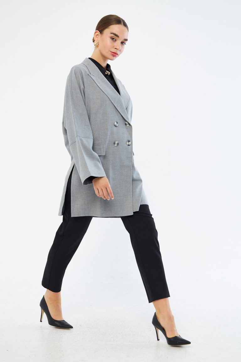 Mizalle Rahat Kalıp Kruvaze Yırtmaçlı Gri Uzun Ceket - Mizalle