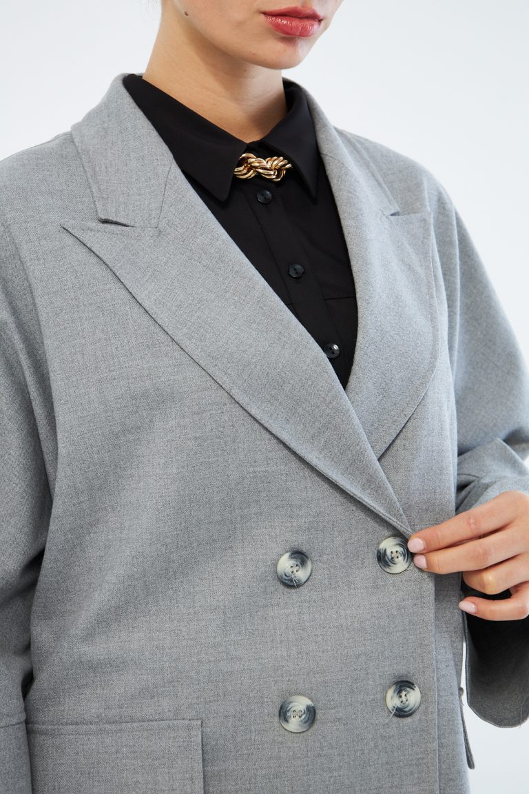 Mizalle Rahat Kalıp Kruvaze Yırtmaçlı Gri Uzun Ceket - Mizalle