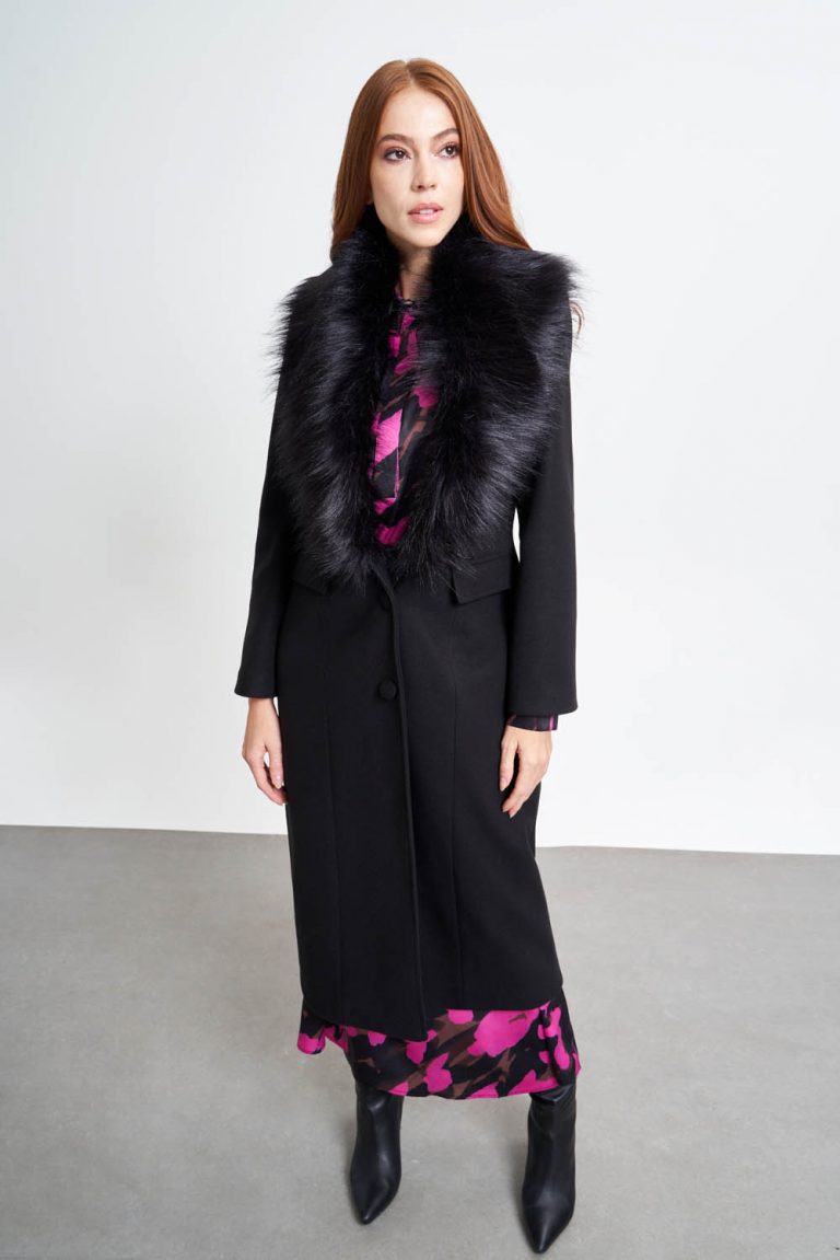 Kürk Detaylı Siyah Kaban - Mizalle