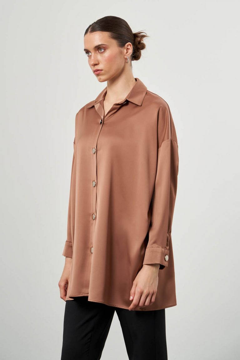 Mizalle Metal Düğmeli Bej Rengi Klasik Saten Gömlek - Mizalle