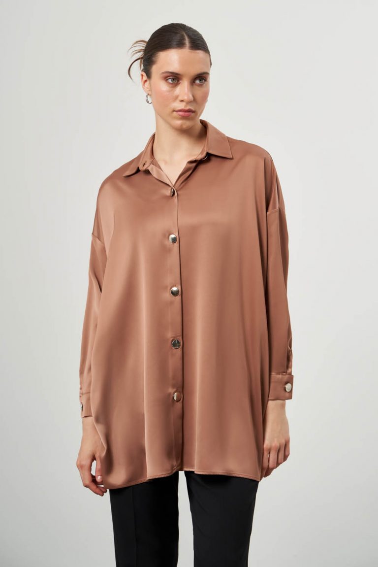 Mizalle Metal Düğmeli Bej Rengi Klasik Saten Gömlek - Mizalle