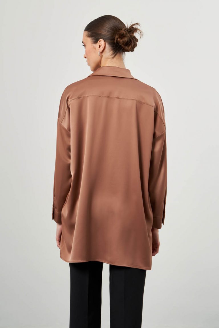 Mizalle Metal Düğmeli Bej Rengi Klasik Saten Gömlek - Mizalle