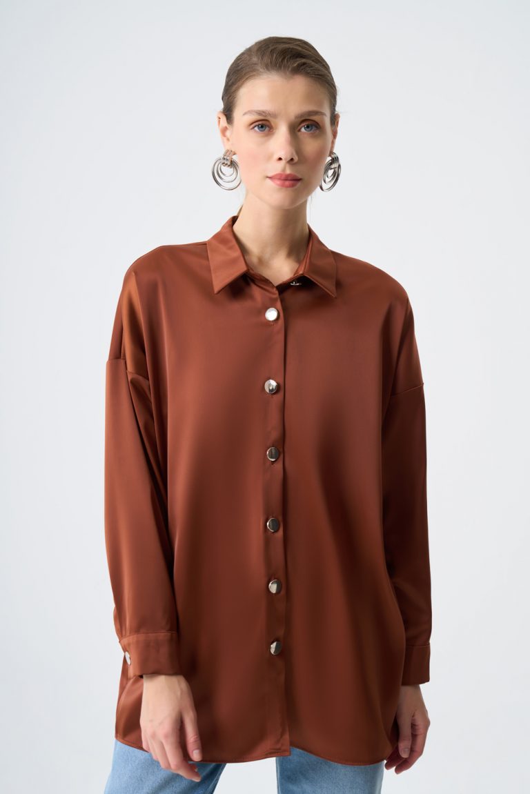Mizalle Metal Düğmeli Kahverengi Klasik Saten Gömlek - Mizalle