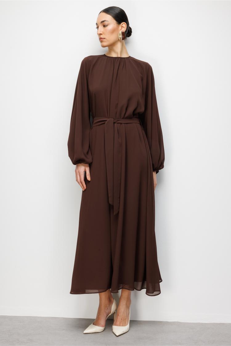 Mizalle Balon Kollu Kuşaklı Kahverengi Maksi Şifon Elbise - Mizalle
