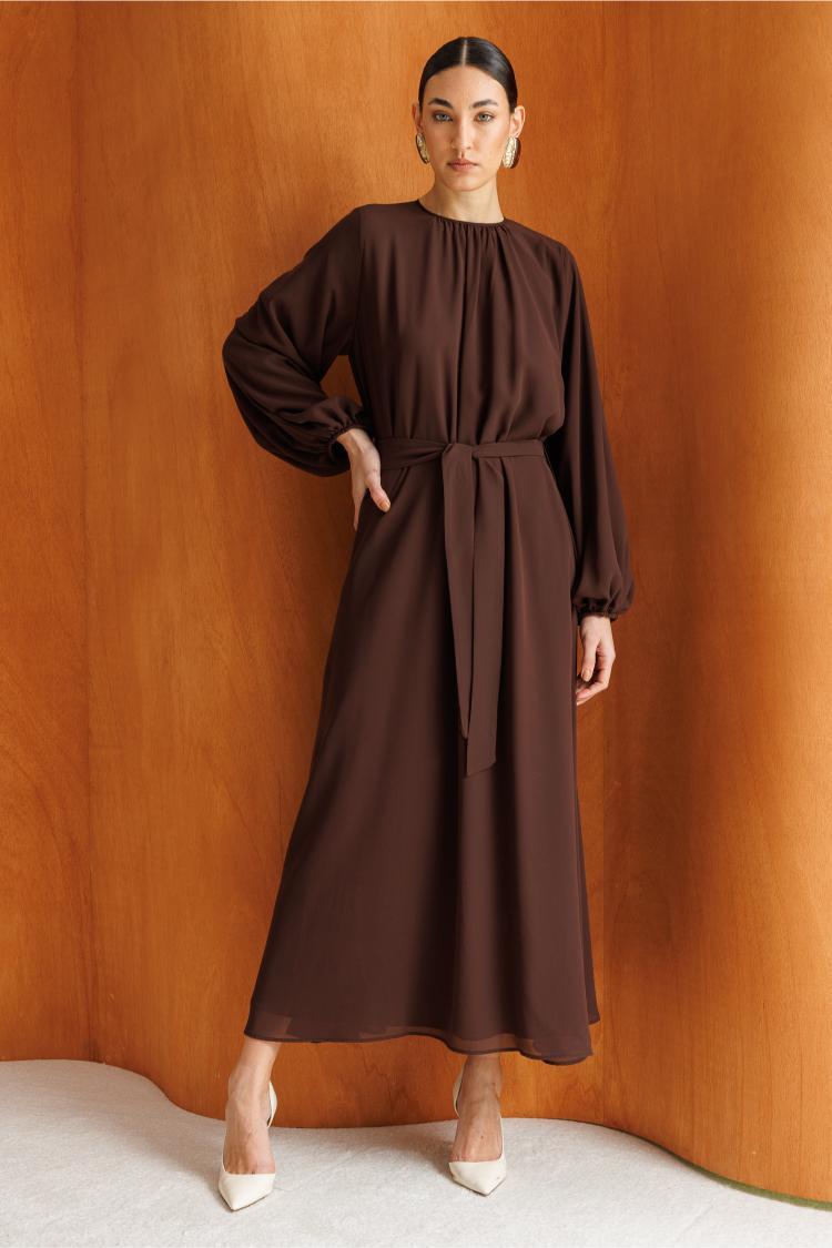 Mizalle Balon Kollu Kuşaklı Kahverengi Maksi Şifon Elbise - 3