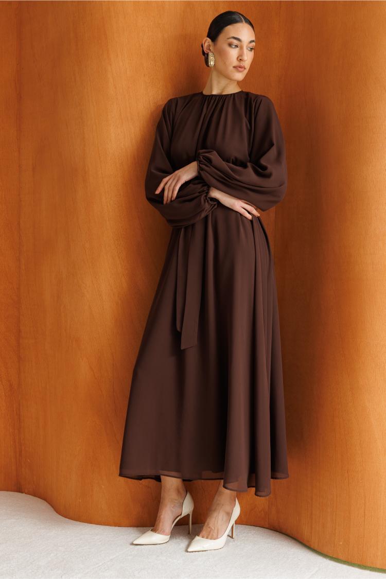 Mizalle Balon Kollu Kuşaklı Kahverengi Maksi Şifon Elbise - Mizalle