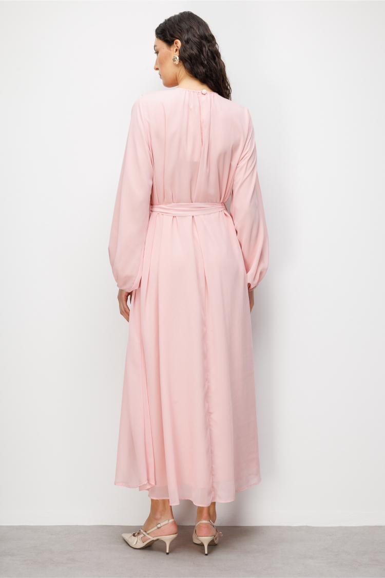 Mizalle Balon Kollu Kuşaklı Pembe Maksi Şifon Elbise - Mizalle