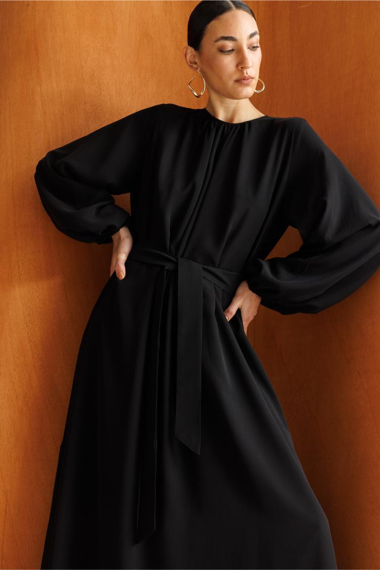Mizalle Balon Kollu Kuşaklı Siyah Maksi Şifon Elbise - Mizalle
