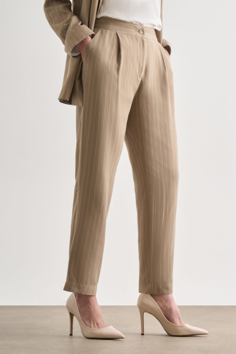 Mizalle Bej Rengi İnce Çizgili Tek Pile Klasik Pantolon - Mizalle
