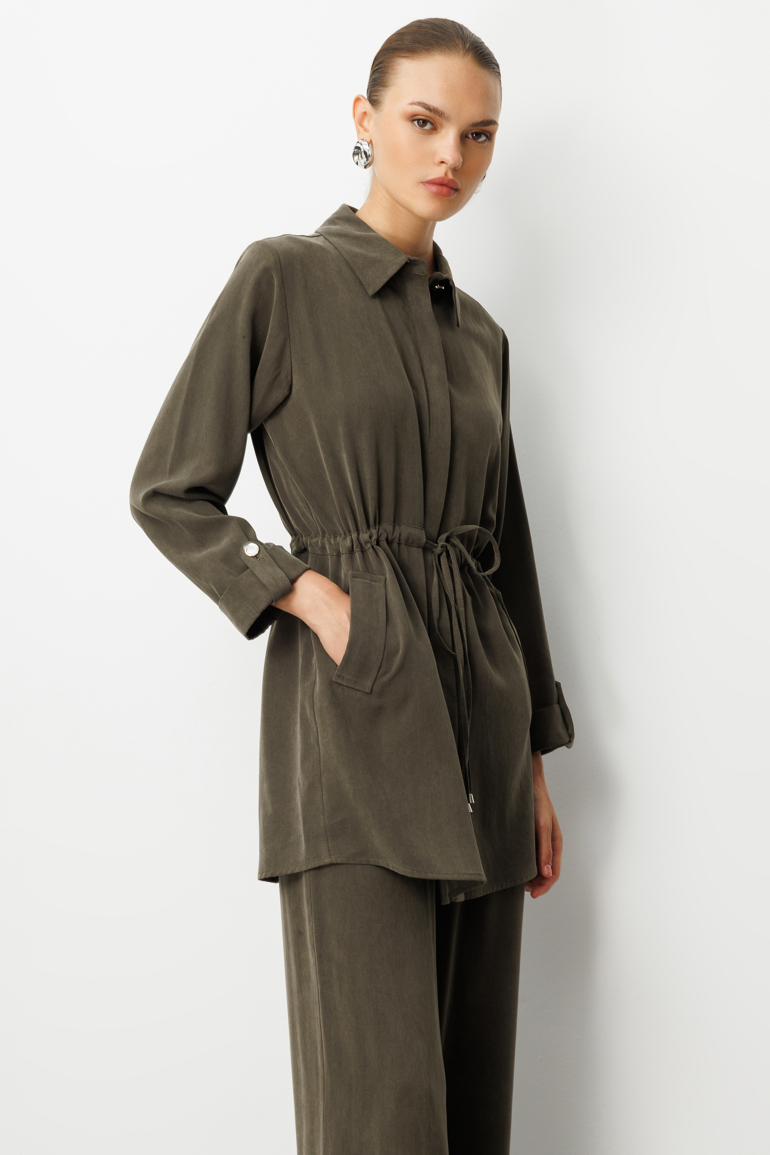 Mizalle Beli Büzgülü Haki Cupro Tunik