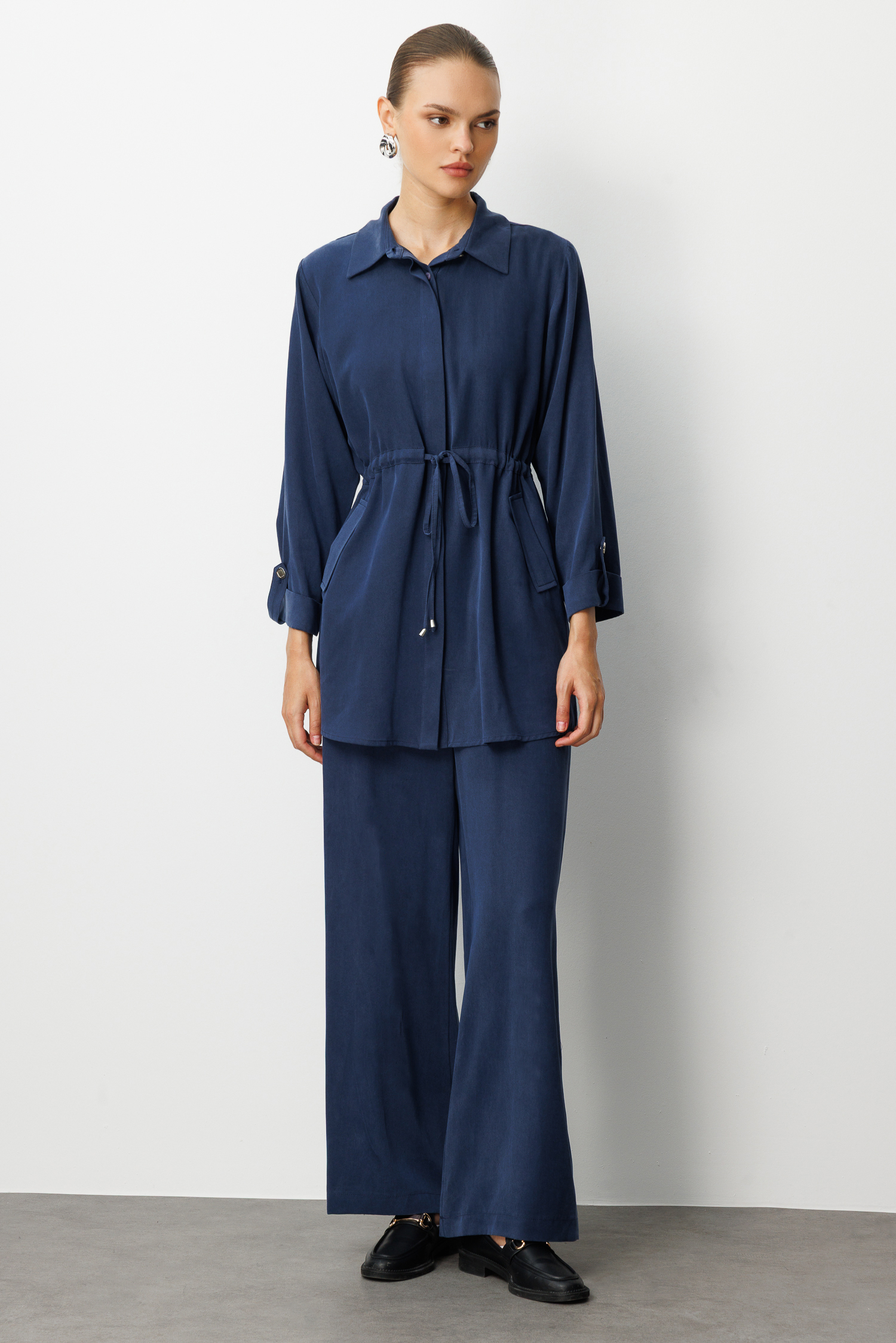 Mizalle Beli Büzgülü İndigo Mavi Cupro Tunik