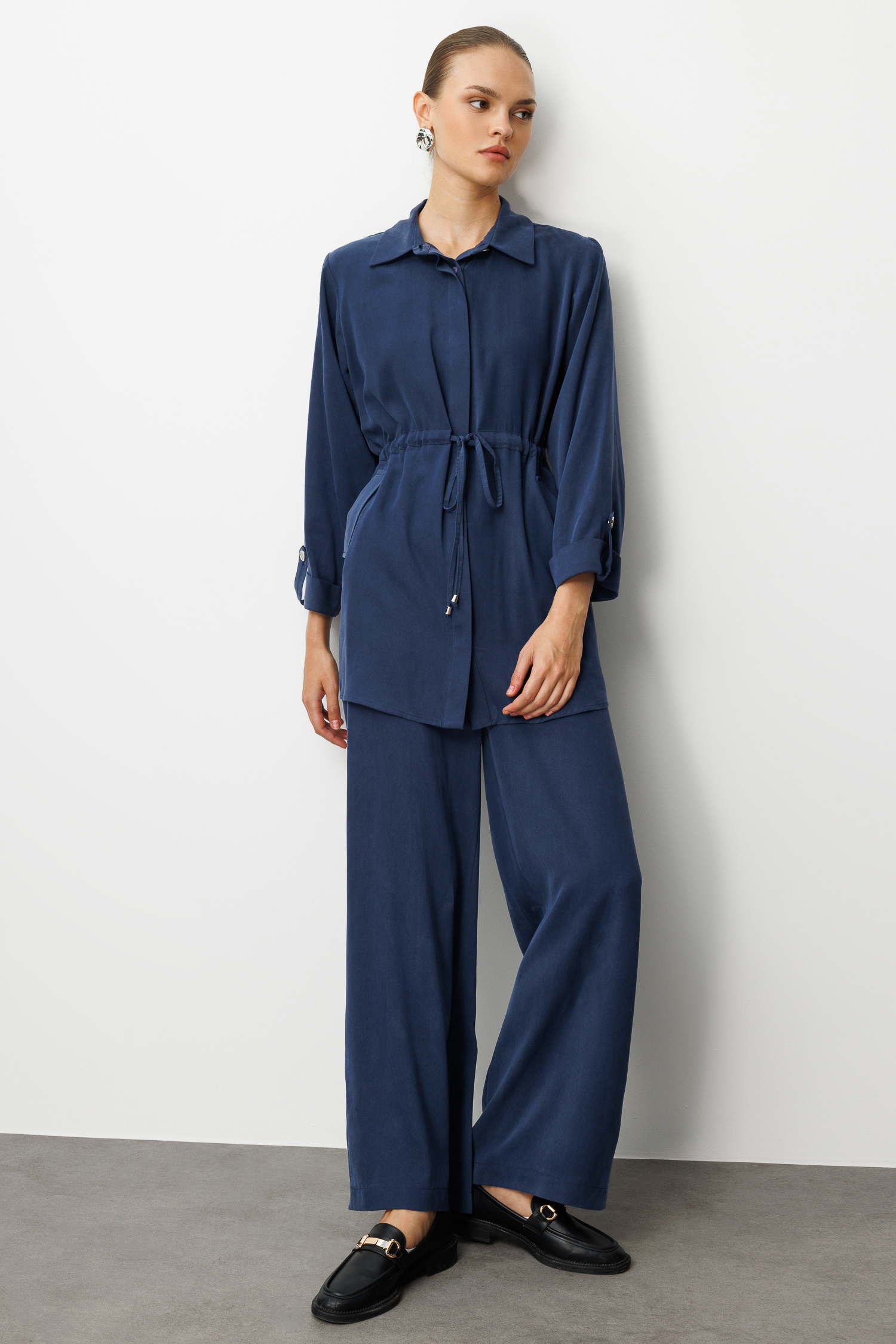 Mizalle Beli Büzgülü İndigo Mavi Cupro Tunik