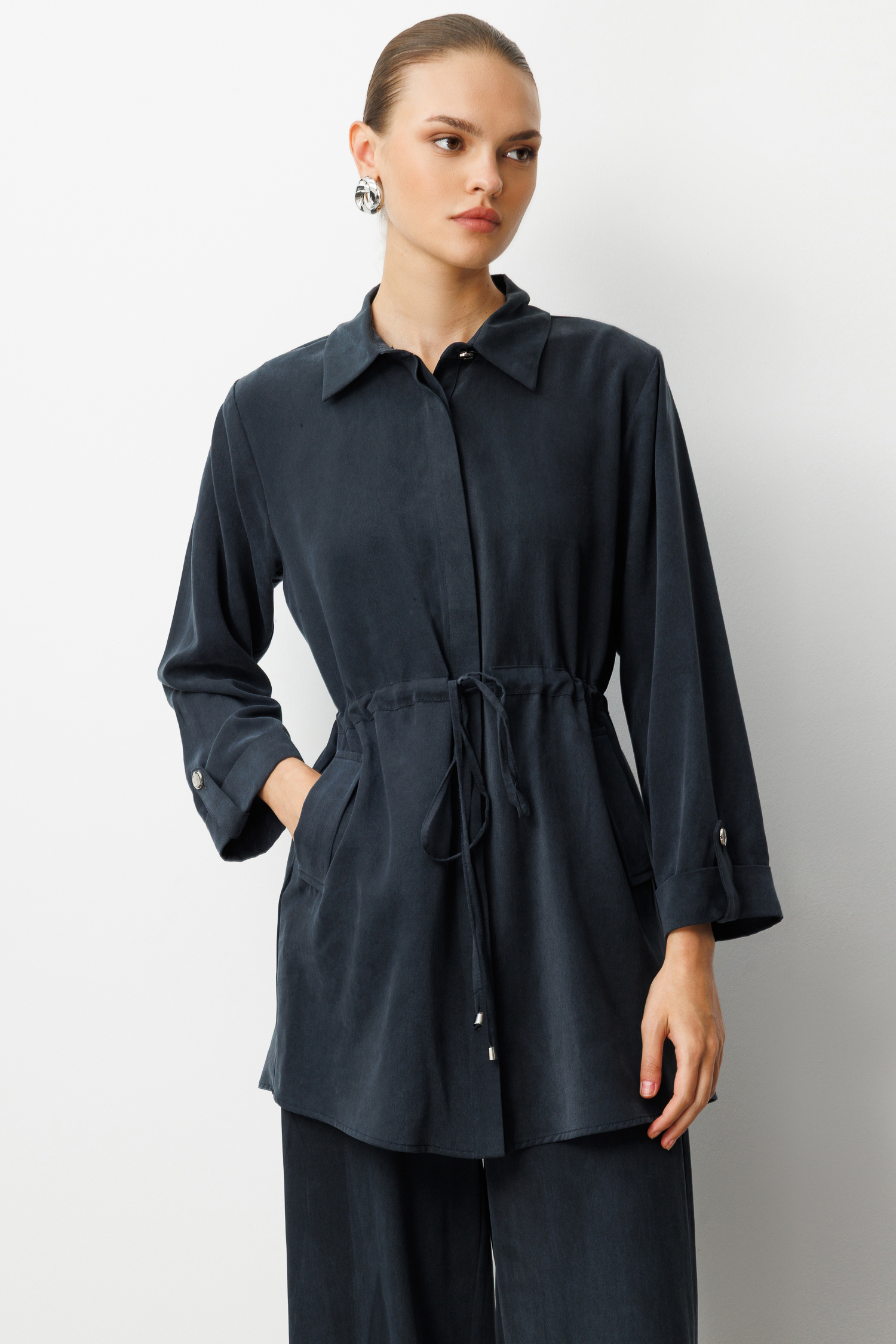 Mizalle Beli Büzgülü Siyah Cupro Tunik