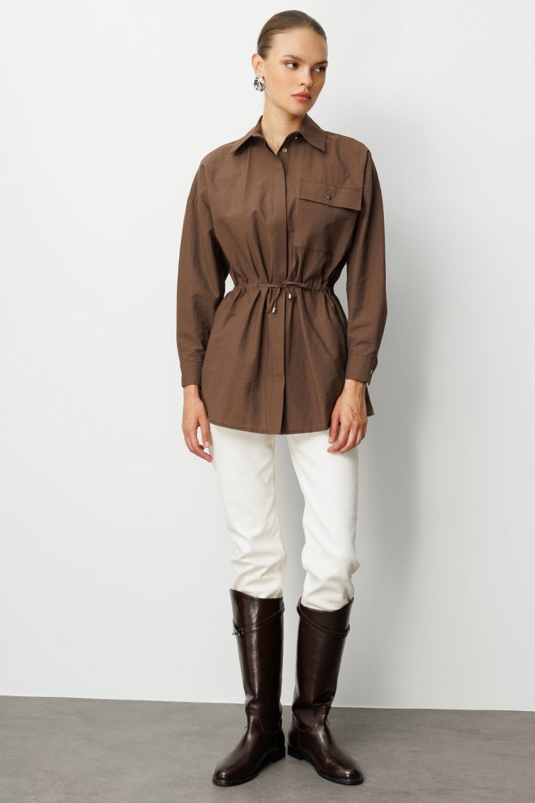 Mizalle Beli İp Büzgülü Kahverengi Paraşüt Trençkot Tunik - Mizalle