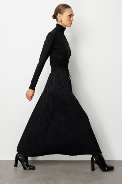 Mizalle Beli İpli İnce Piliseli Siyah Maksi Etek - Mizalle