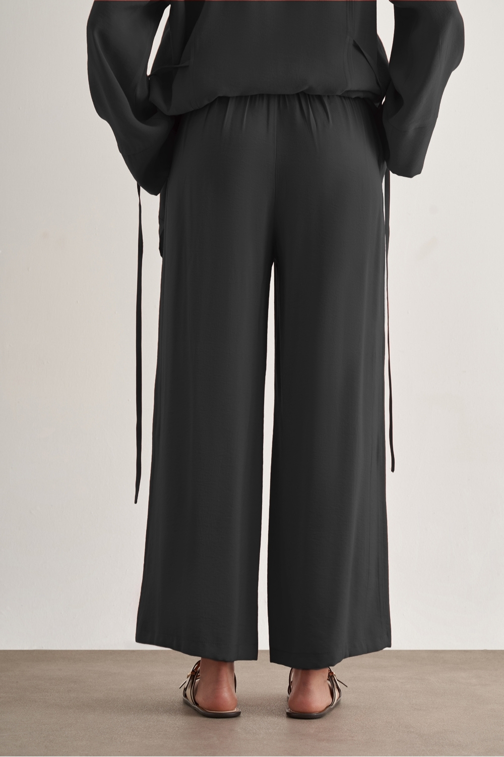 Mizalle Beli İpli Modal Karışımlı Siyah Rahat Pantolon Mizalle Beli İpli Modal Karışımlı Siyah Rahat Pantolon