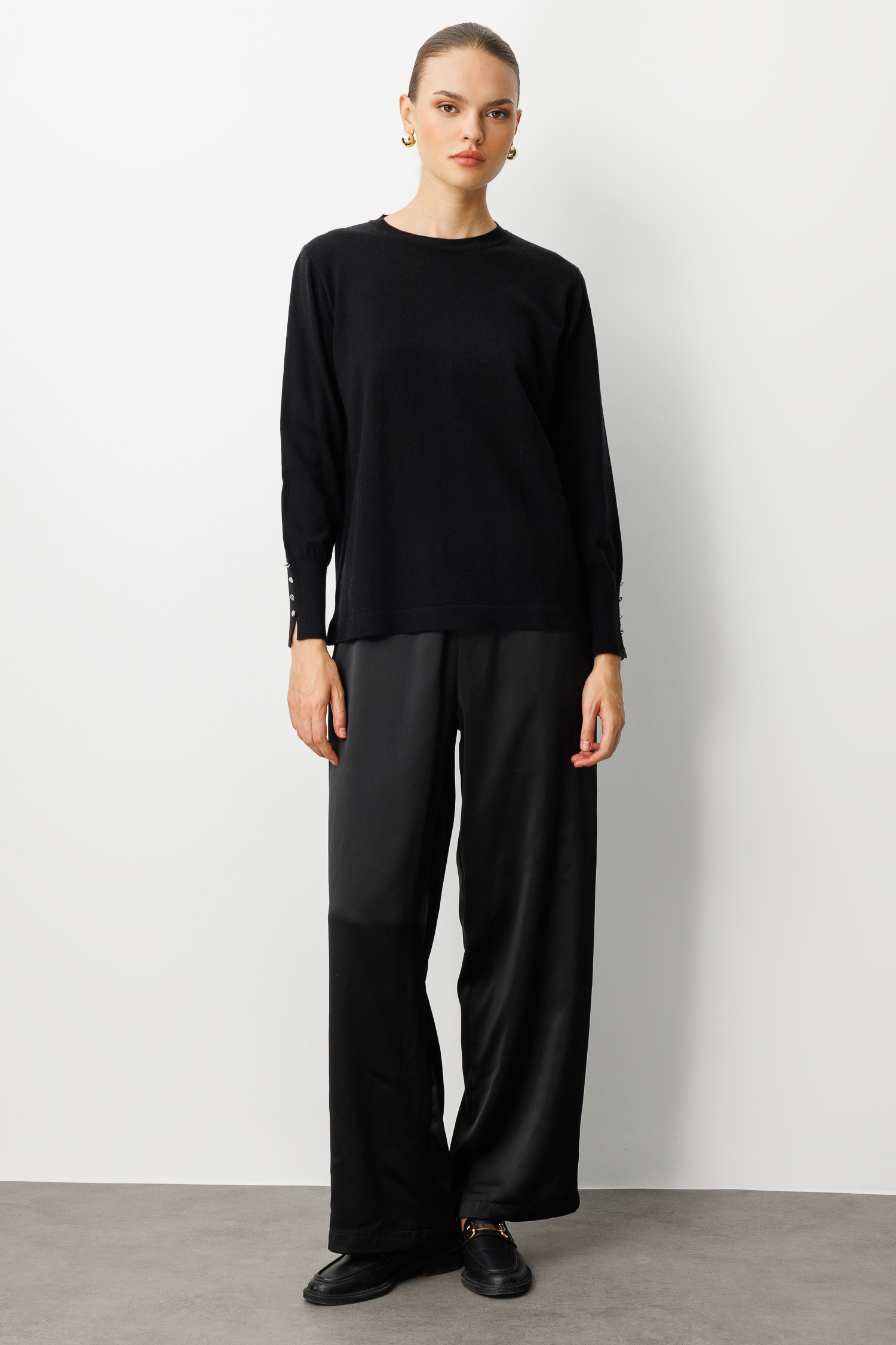 Mizalle - Mizalle Beli Lastikli Geniş Paça Siyah Saten Pantolon Mizalle - Mizalle Beli Lastikli Geniş Paça Siyah Saten Pantolon