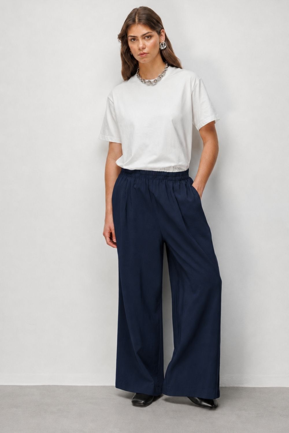 Mizalle Beli Lastikli Modal Dokulu Lacivert Pantolon - Mizalle