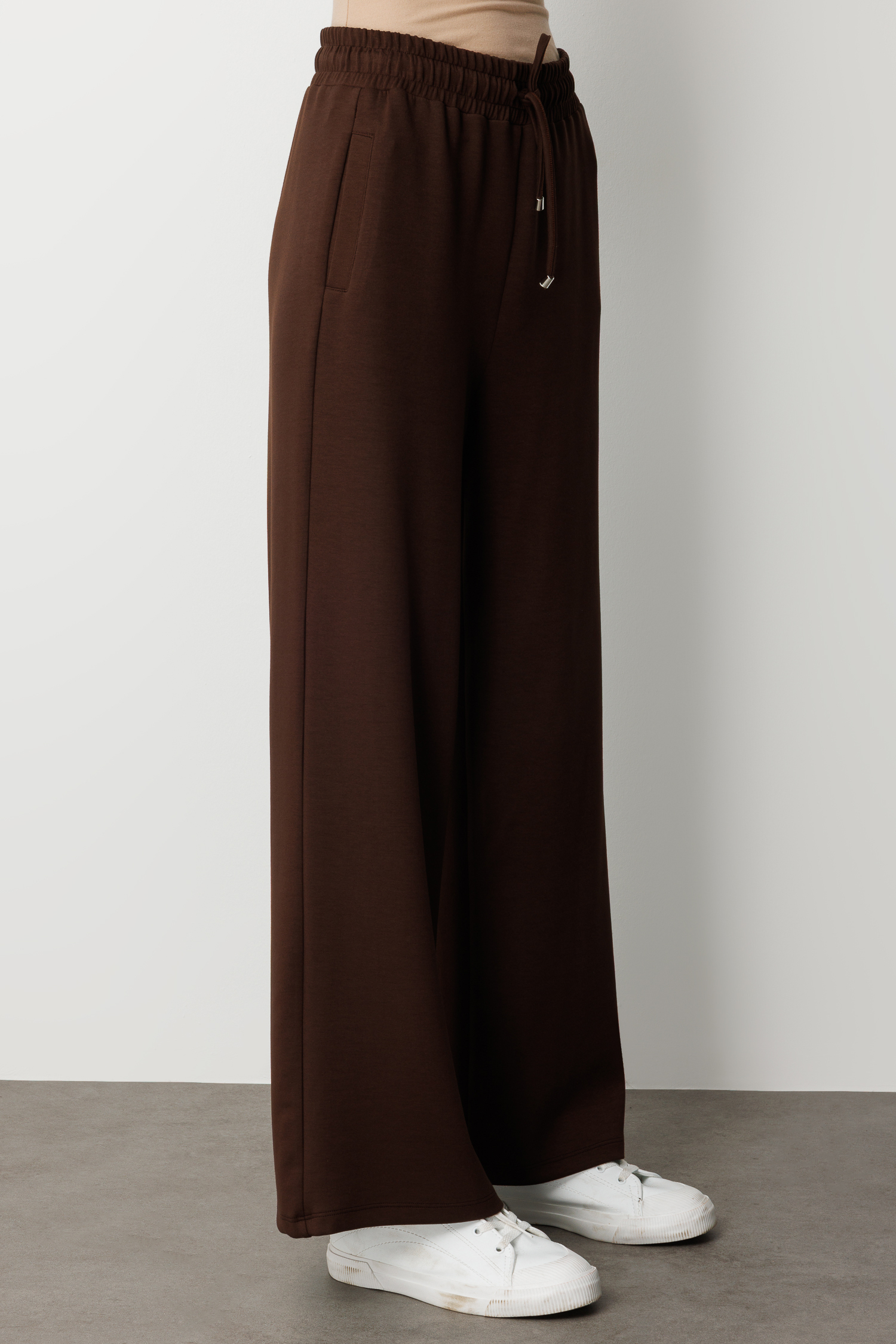 Mizalle Beli Lastikli Yumuşak Dokulu Kahverengi Jogger Panton - Mizalle