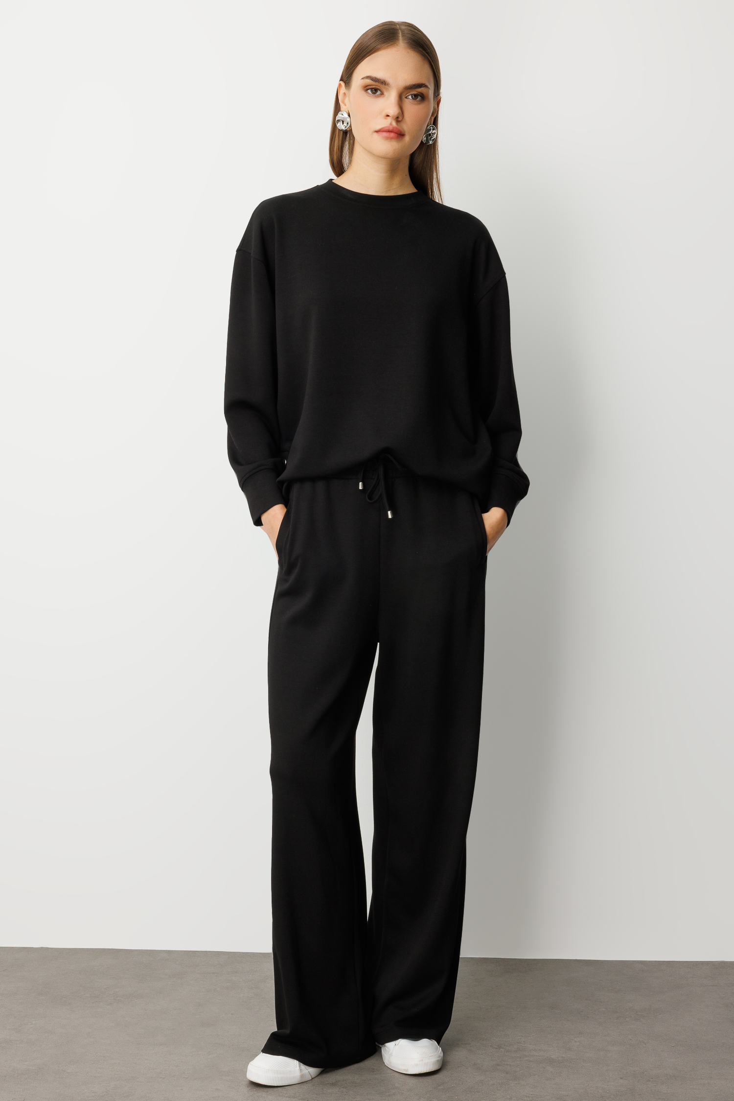 Mizalle Beli Lastikli Yumuşak Dokulu Siyah Jogger Pantolon - Mizalle