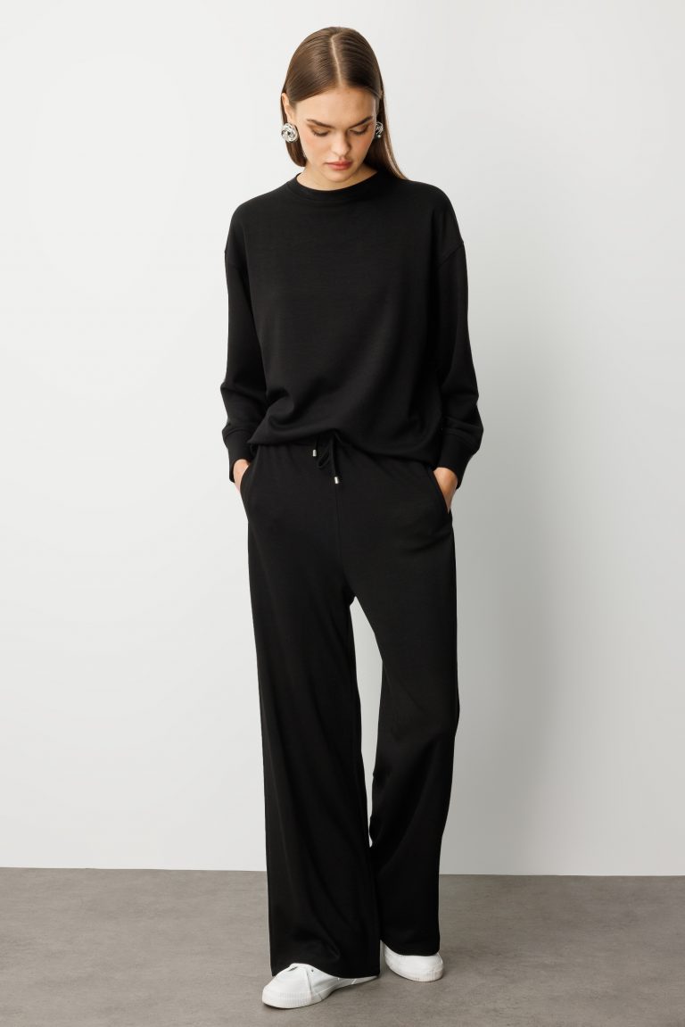 Mizalle Beli Lastikli Yumuşak Dokulu Siyah Jogger Pantolon - Mizalle