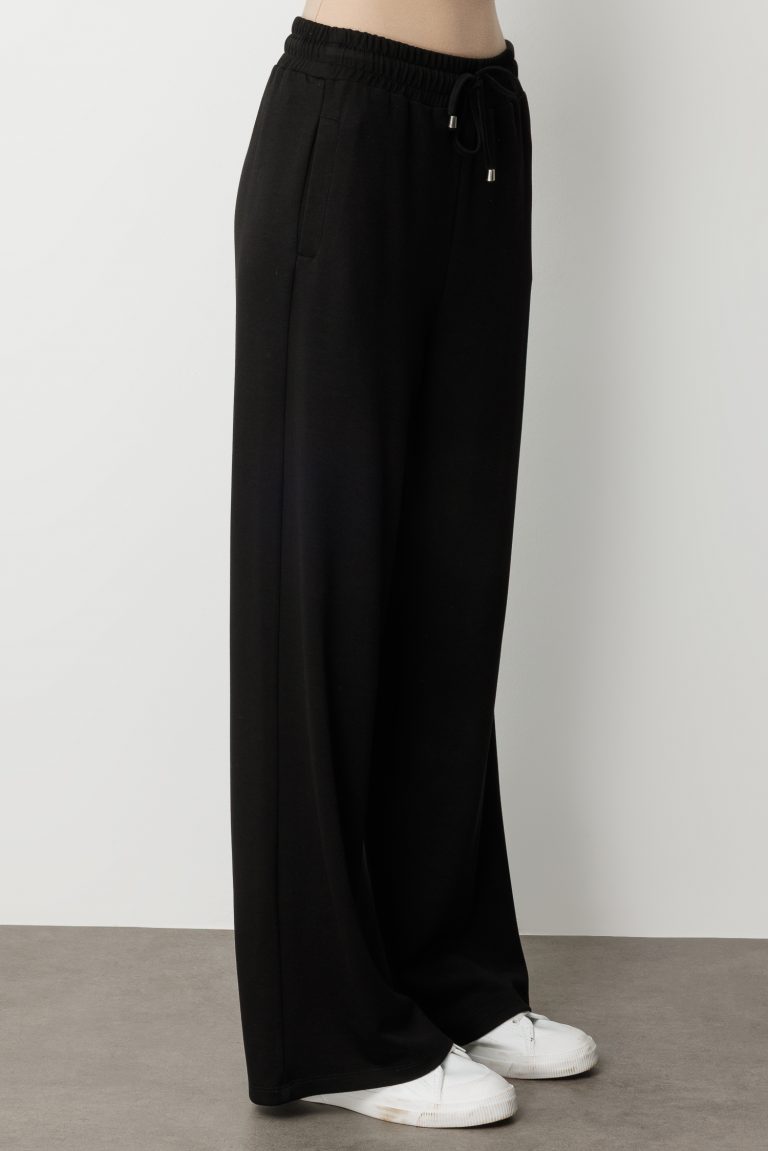 Mizalle Beli Lastikli Yumuşak Dokulu Siyah Jogger Pantolon - Mizalle