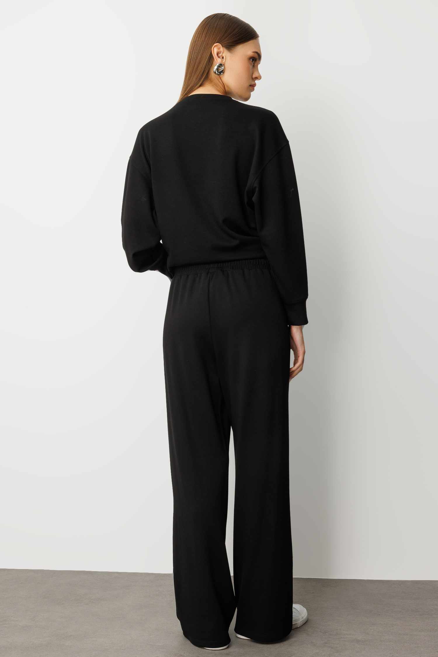 Mizalle Beli Lastikli Yumuşak Dokulu Siyah Jogger Pantolon - Mizalle