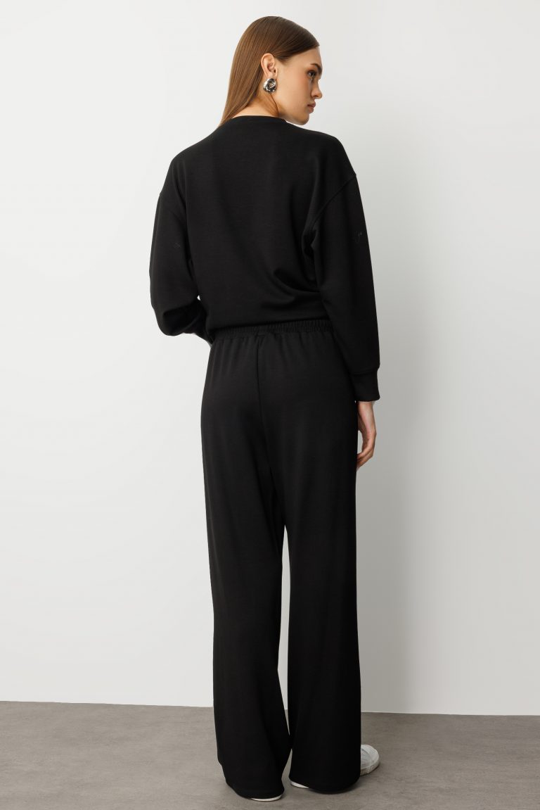 Mizalle Beli Lastikli Yumuşak Dokulu Siyah Jogger Pantolon - Mizalle