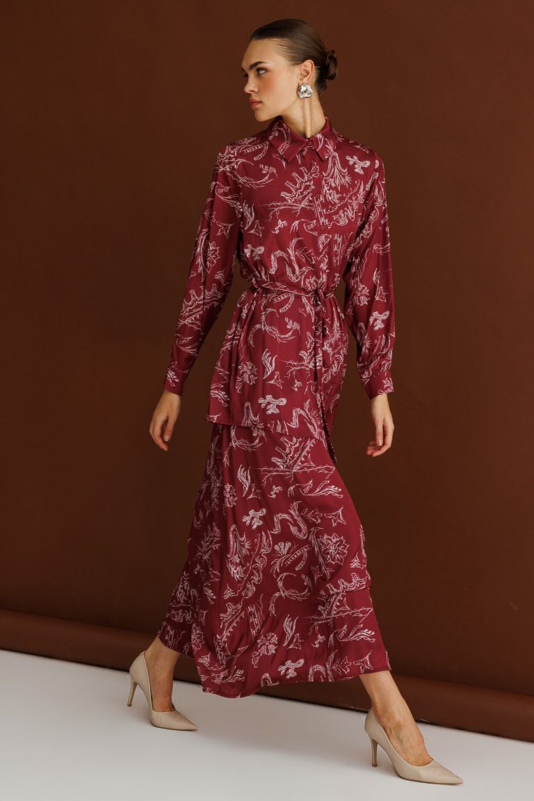 Mizalle Bordo Desenli Kuşaklı Saten Uzun Gömlek Tunik - Mizalle