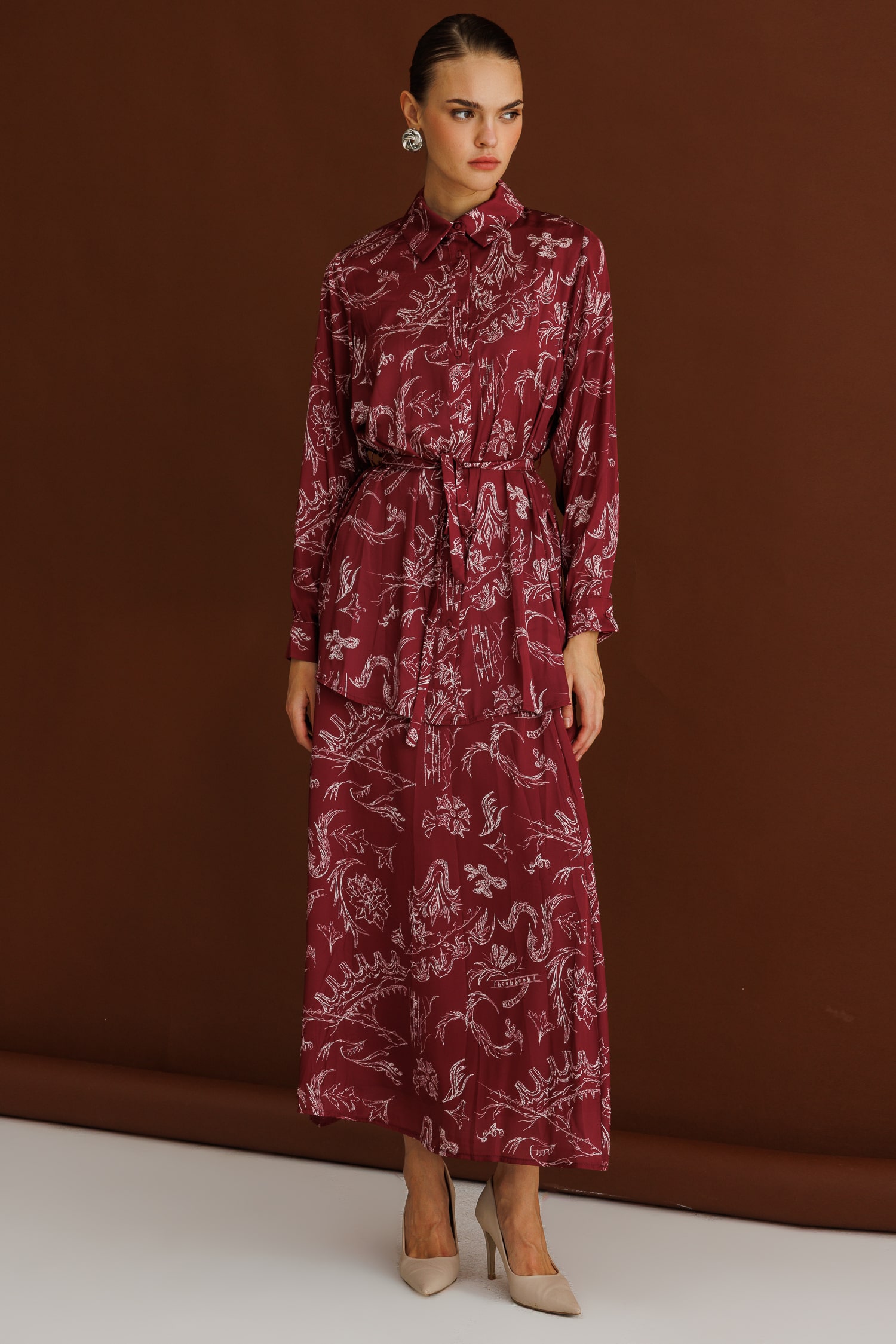 Mizalle Bordo Desenli Kuşaklı Saten Uzun Gömlek Tunik - Mizalle