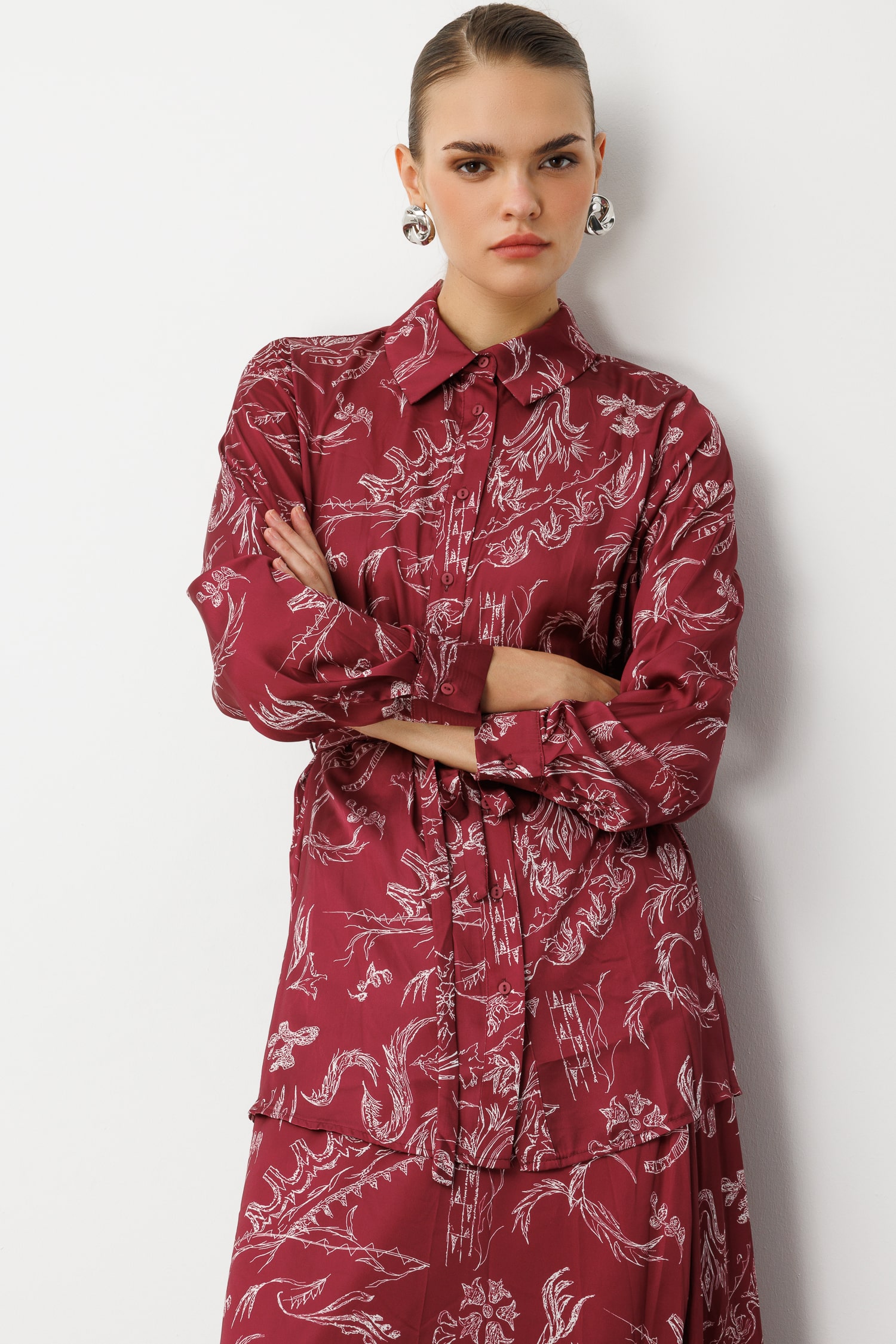 Mizalle Bordo Desenli Kuşaklı Saten Uzun Gömlek Tunik - Mizalle