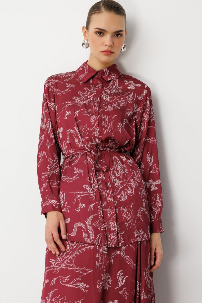 Mizalle Bordo Desenli Kuşaklı Saten Uzun Gömlek Tunik - Mizalle