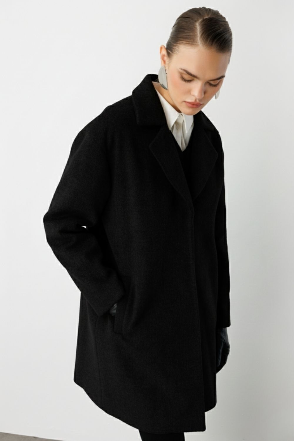 Mizalle Çıt Çıt Kapamalı Siyah Yünlü Kısa Kaşe Kaban - Mizalle